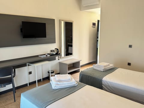 Basic Twin Room, Balcony, Garden View | WiFi (free)