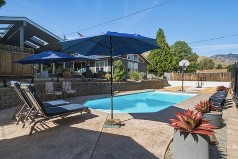 Wenatchee Vacation Rental | 3BR | 2BA | 3,800 Sq Ft