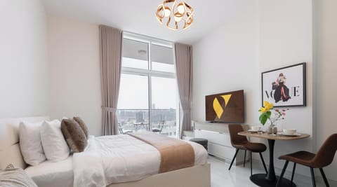 Elite Studio, Balcony, City View | Egyptian cotton sheets, premium bedding, in-room safe, blackout drapes