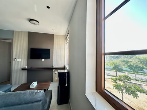 Family Apartment, 2 Bedrooms, Kitchen, City View | Living area