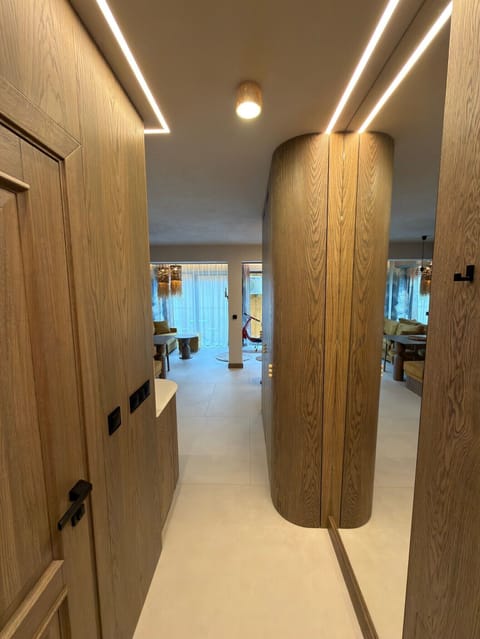 Premium Studio Suite, Balcony | Interior