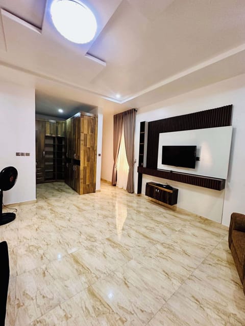 Economy Room, Balcony, City View | Interior