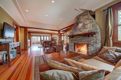 Vintage charm, modern comfort — welcome to Historic Craftsman