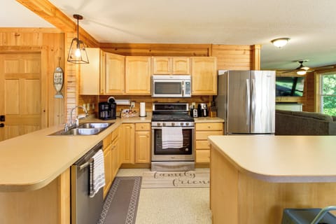 House (3 Bedrooms) | Interior