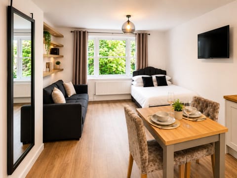 Comfort Studio | Blackout drapes, iron/ironing board, WiFi (free)