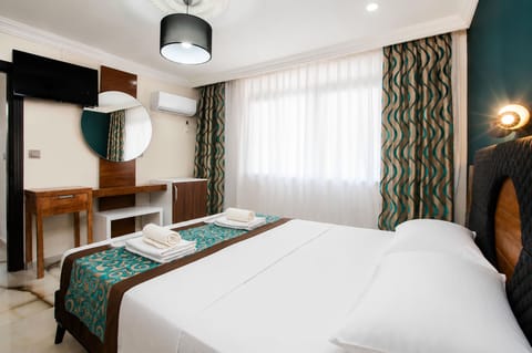 Desk, laptop workspace, WiFi (free), bed sheets