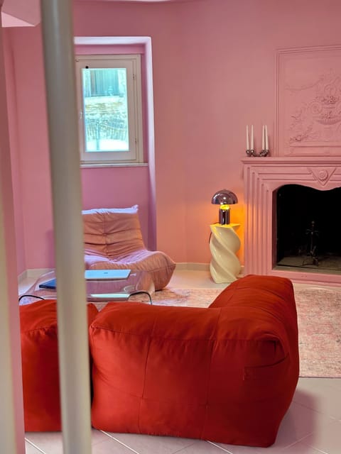 Apartment (2 Bedrooms) | Living area | Fireplace