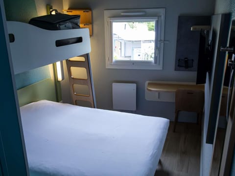 Triple Room, 1 Double Bed | Cribs (free), WiFi (free), bed sheets