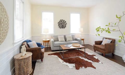 
Welcome to your downtown Charleston rental! Explore all things downtown by foot!