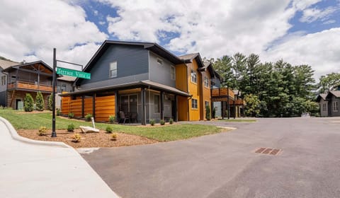 The Fold at Reynolds Mountain | Exterior