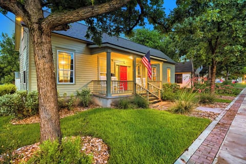Charming historic cottage just one block from Georgetown’s Historic Square