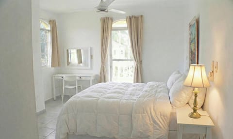 Basic Double Room | Minibar, WiFi (free), bed sheets