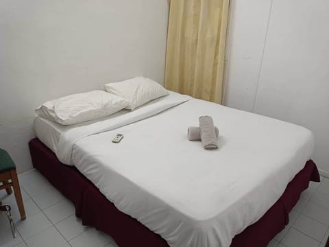 Basic Double Room, Balcony, City View | Iron/ironing board (on request), WiFi (free)
