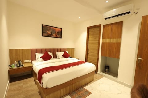 Deluxe Room, City View | WiFi (free)