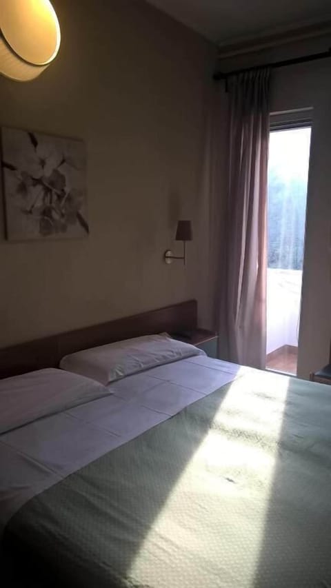Basic Double Room, Non Smoking | Desk, WiFi (free), bed sheets