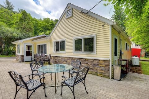 Ballston Lake Vacation Rental | 2BR | 1BA | 1,350 Sq Ft