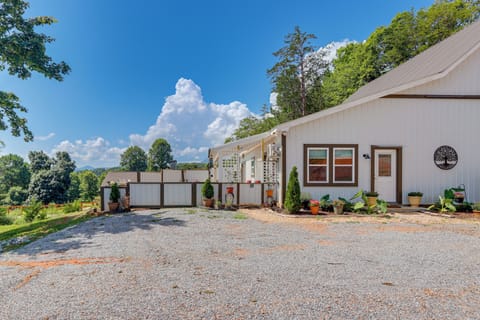 Hiawassee Vacation Rental | 1BR | 1BA | 720 Sq Ft