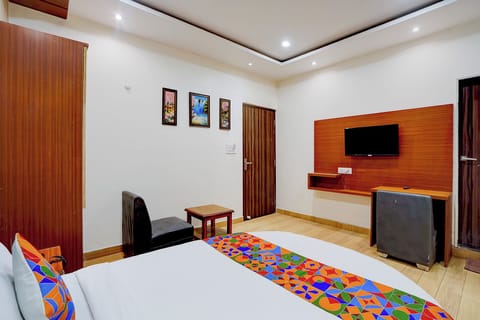 Premium Room | Egyptian cotton sheets, premium bedding, in-room safe, desk