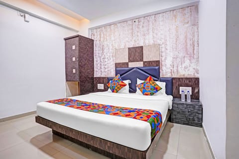 Egyptian cotton sheets, premium bedding, in-room safe, desk