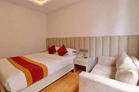 Deluxe Double or Twin Room | Desk, laptop workspace, WiFi (free)