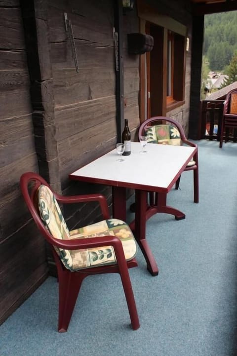 Apartment, Balcony, Mountain View | Outdoor dining