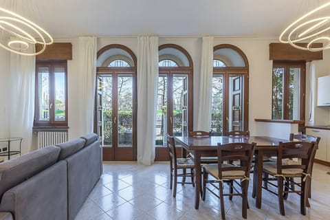 SHARED LIVING ROOM