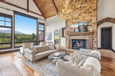 2.0-between-the-peaks-mountain-village-living-room3
