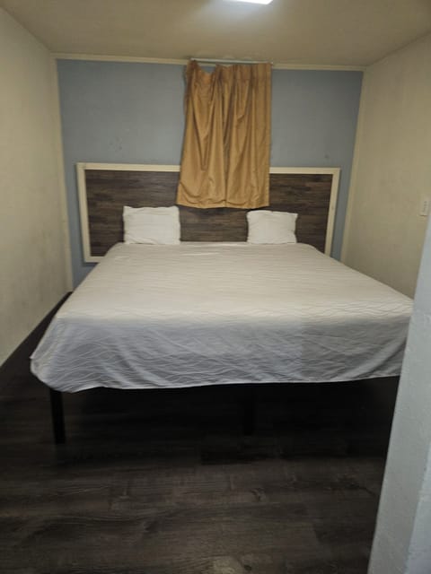 Basic Single Room | WiFi (free)