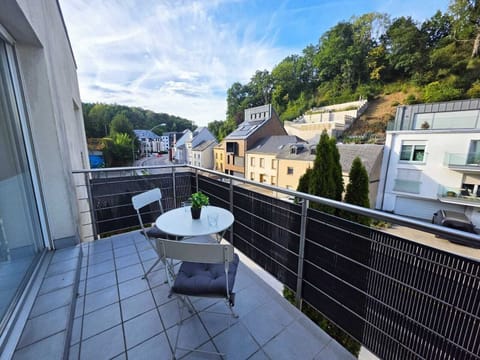 Apartment, Balcony, City View | Outdoor dining