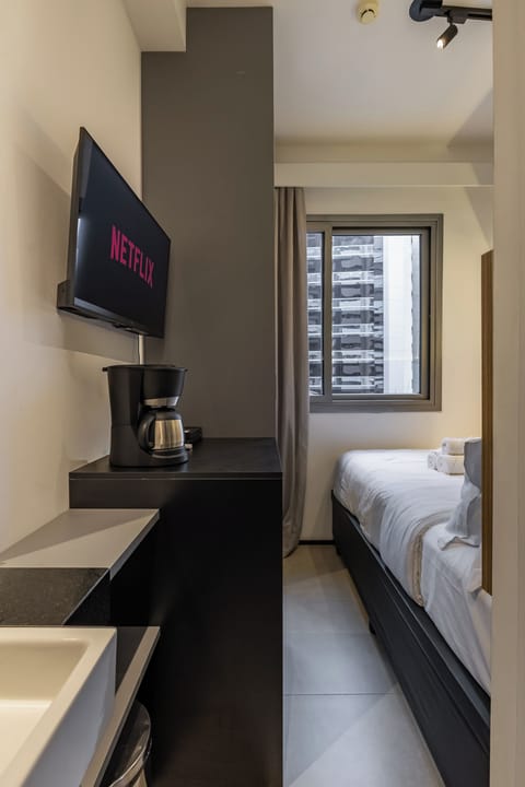 Deluxe Apartment, 1 Double Bed, Kitchen, City View | Laptop workspace, iron/ironing board, WiFi (free)
