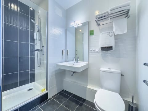 Shower, free toiletries, hair dryer, towels