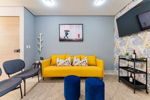 AirBnB SLP102-17