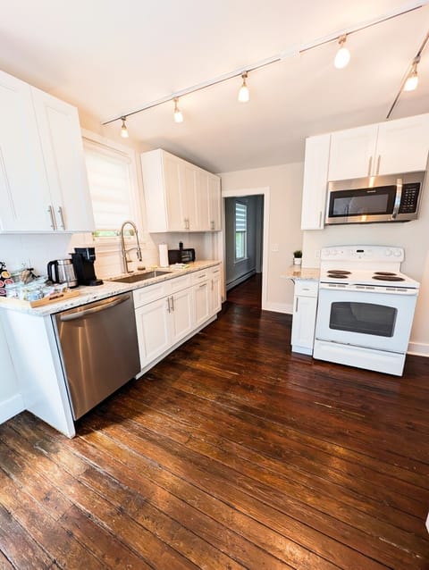 Equipped Kitchen with Dishwasher & Coffee Maker.