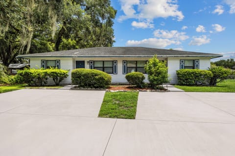 Duplex. Both units have a sperate driveway and entry door.