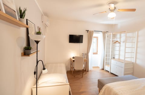 Premium Triple Room, Multiple Beds, Private Bathroom, Valley View (Camera Sol1) | Premium bedding, individually decorated, individually furnished, desk