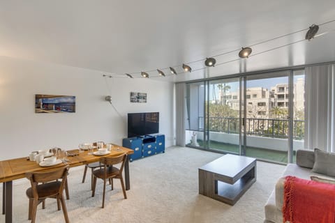Santa Monica Vacation Rental | 1BR | 2BA | 800 Sq Ft