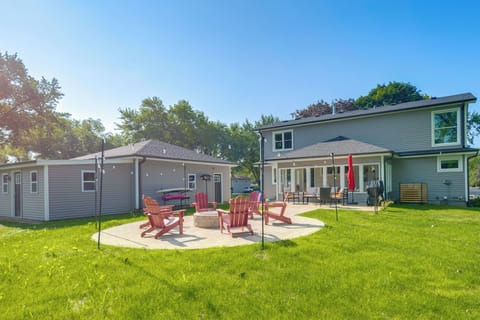 McHenry Vacation Rental | 5BR | 2BA | 2,117 Sq Ft