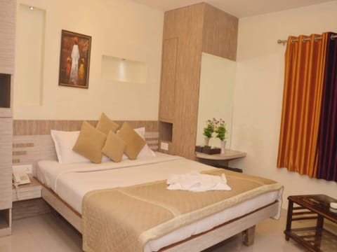 Elite Double Room, City View | Desk, WiFi (free)