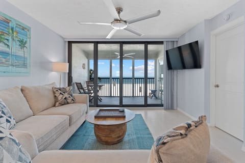 Welcome to Sunset Condo #502!