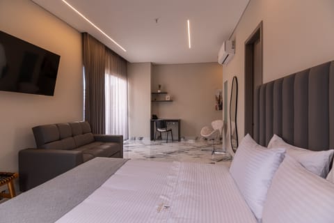 Superior Studio, Balcony, City View | Premium bedding, down comforters, minibar, desk