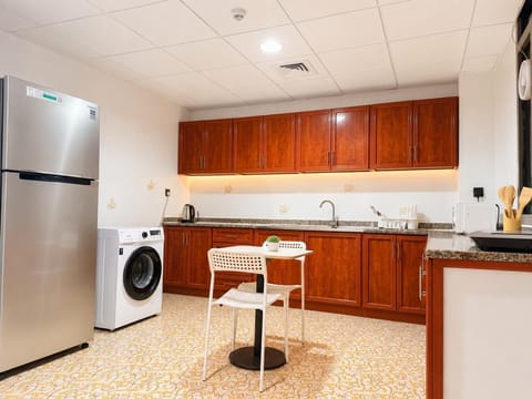 Double Room, City View | Private kitchen