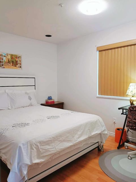 Standard Double Room, Ocean View | Desk, blackout drapes, soundproofing, iron/ironing board (on request)