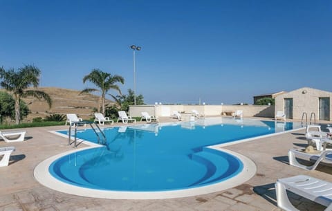 Autumn, Balcony / Terrace / Patio, Pool, Spring, Summer