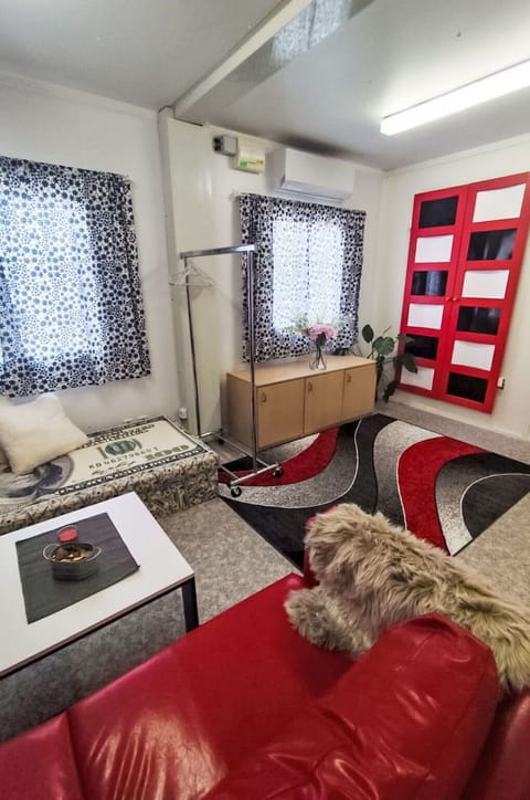 Flooring, Floor, Interior Design, Room, Furniture, Ceiling, Carpet, Living Room