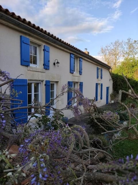 House, Patio, Garden View | Property grounds