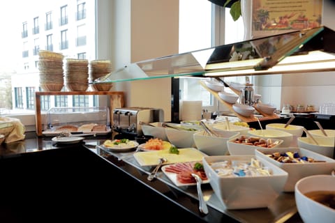 Free daily buffet breakfast