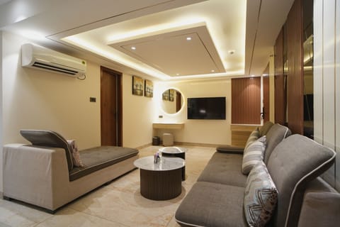 Presidential Room, City View | Living area