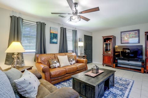 Baton Rouge Vacation Rental | 3BR | 2BA | 2,196 Sq Ft | 1 Step to Enter