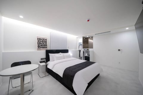 Basic Double Room, City View | Desk, laptop workspace, WiFi (free)