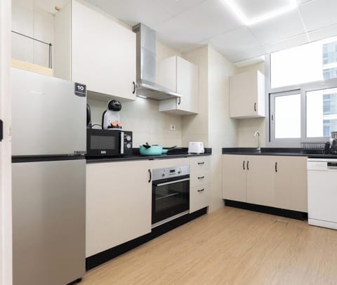 Classic Apartment, Balcony, Canal View | Private kitchen | Electric kettle, toaster, highchair, freezer
